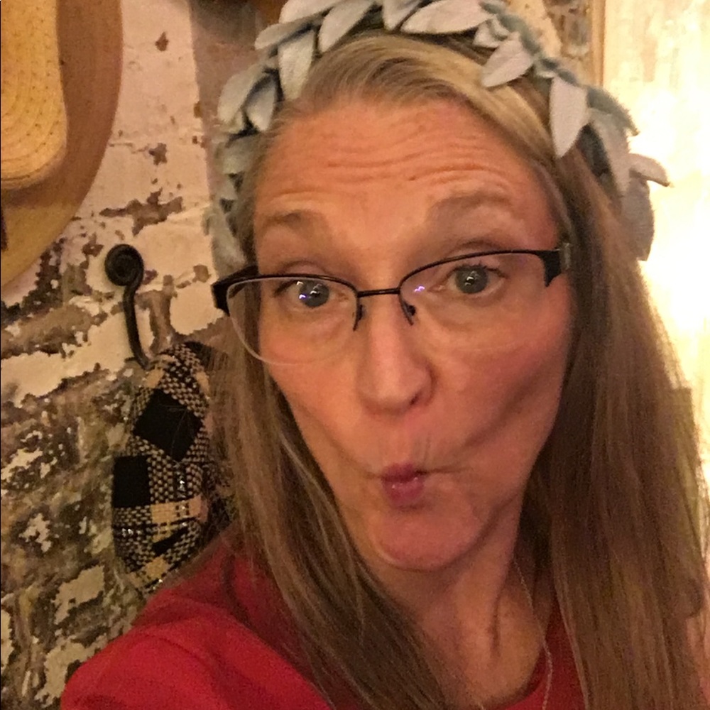 Meet your Posher, Joy